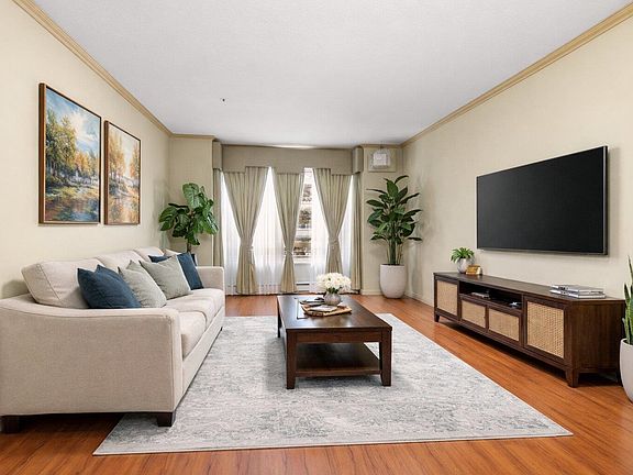 3rd image of 1823 Georgia St E #308