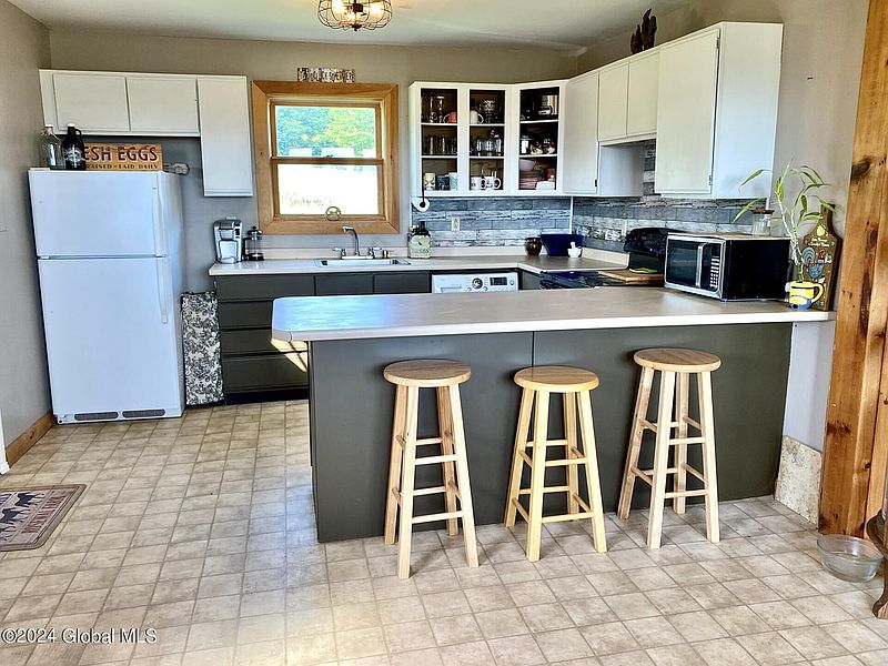 3rd image of 414 Bull Hill Road