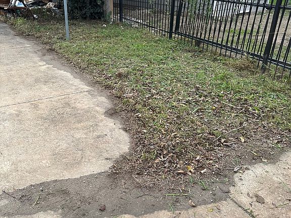 3rd image of 230 E Malone Ave
