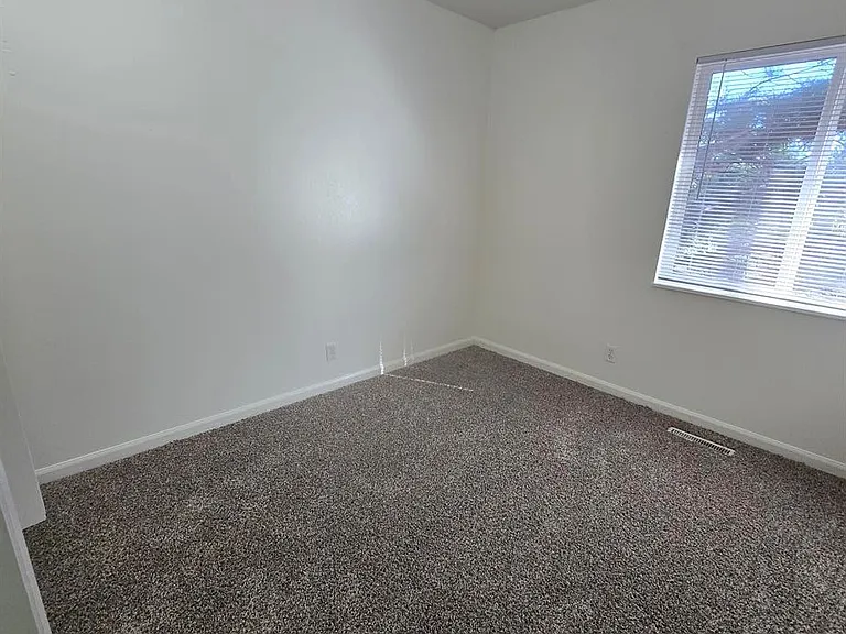 Murray Hill Apartments — Photo 12