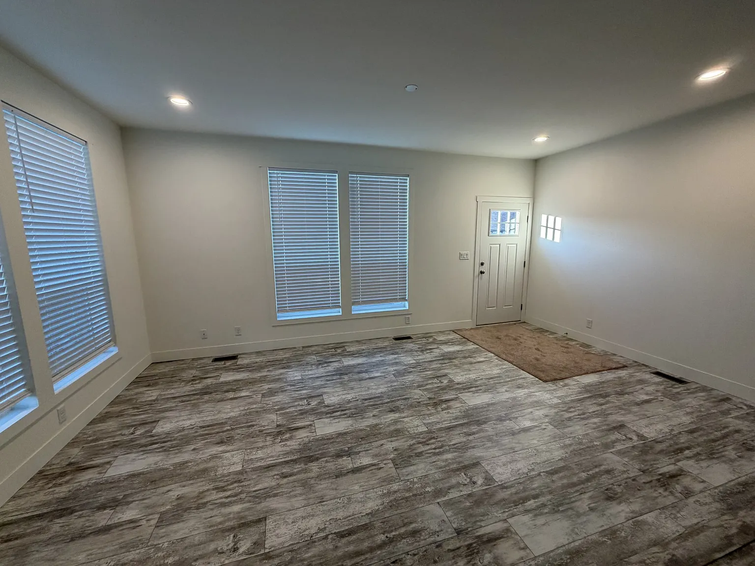 3 bed, 1136 sqft, $3,500 — Photo 4