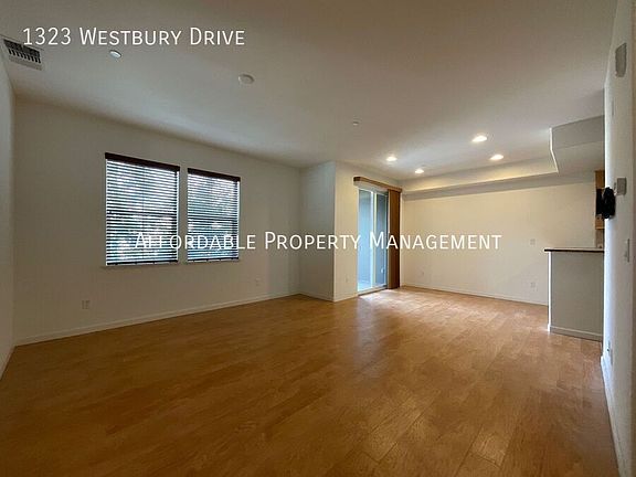 5th image of 1323 Westbury Dr