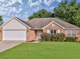887 S Colonial Dr, Fayetteville, AR 72701