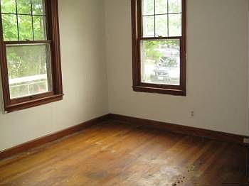 5th image of 499 N Warren Ave