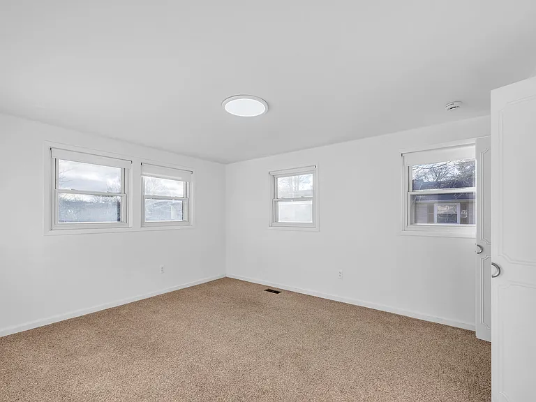 1592 Brentwood Dr — Photo 36