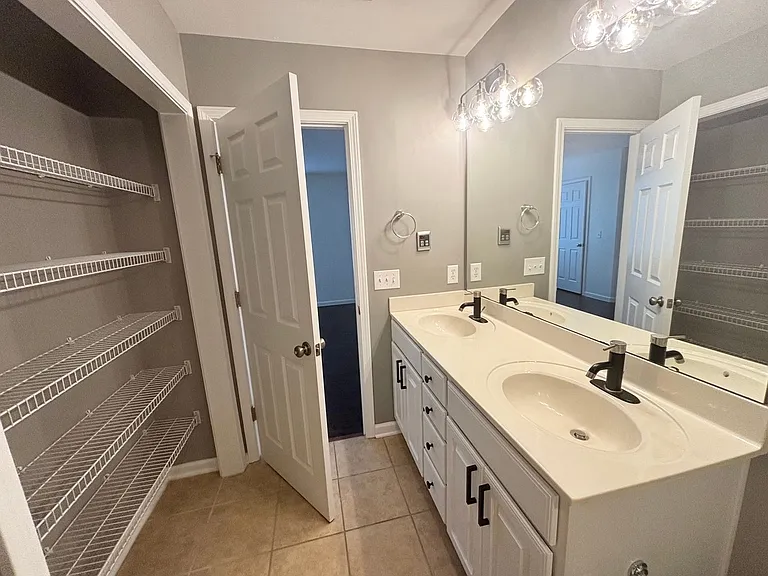 820 Forest Park Rd — Photo 13