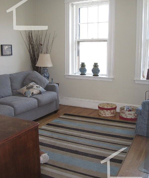 2nd image of 10 Lothian Rd APT 07