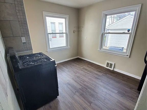 4th image of 16407 Lotus Dr #1