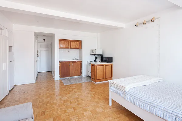 Rented by Compass | media 42