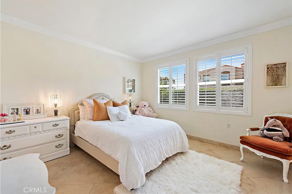 2 bed, 2.5 bath, 1124 sqft, $3,500 — Photo 3