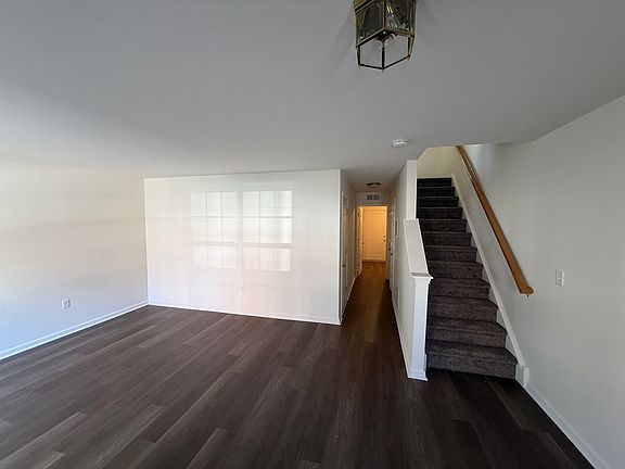 4th image of 739 Centre St