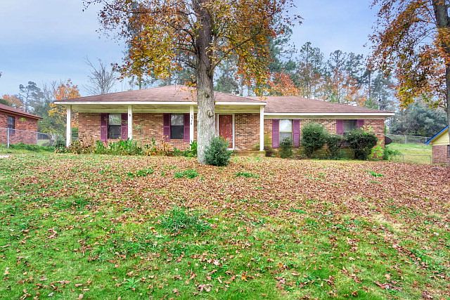 1st image of 3770 Fairington Dr