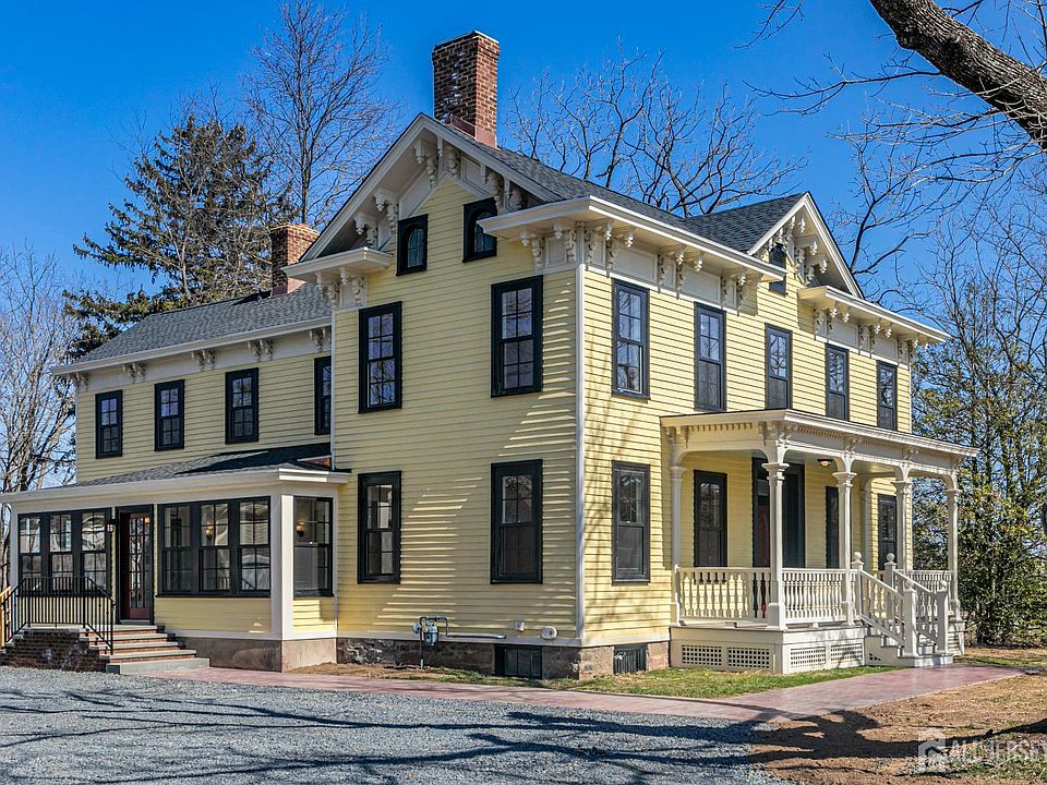 1st image of 784 Ridge Rd