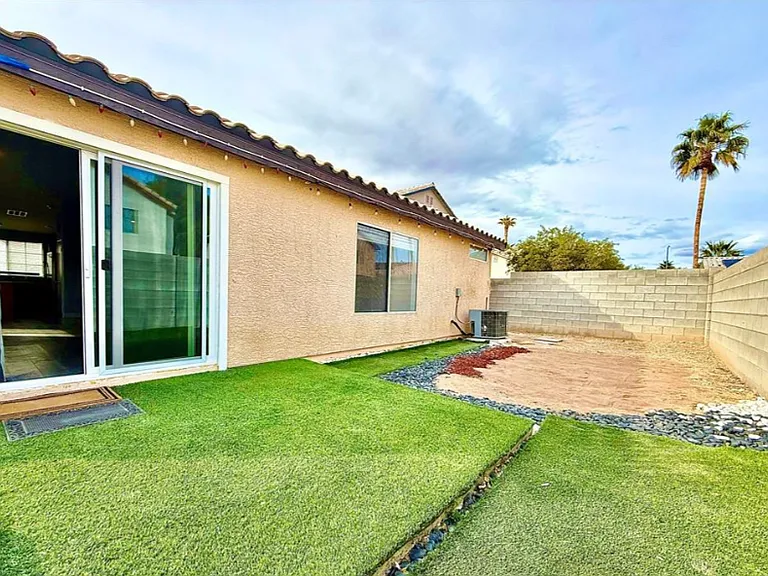 3340 Strawberry Roan Rd — Photo 13