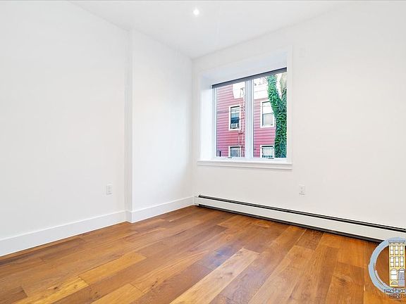 5th image of 471 Evergreen Ave #Garden1