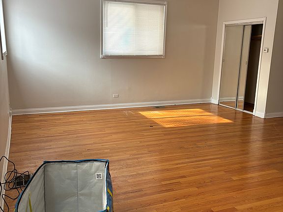 4th image of 4215 N Lockwood Ave #7