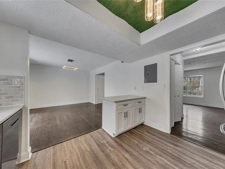 635 Anderson Walk — Photo 15