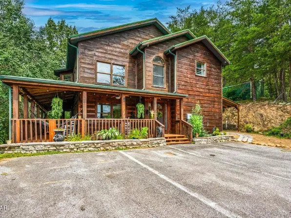 2489 Upper Middle Creek Rd, Sevierville, TN 37876