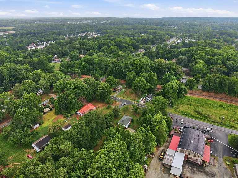 3629 Pleasant Garden Rd — Photo 37