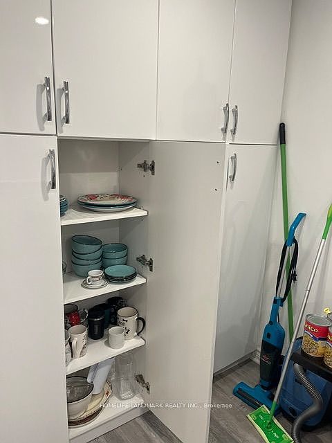 1st image of 812 Burnhamthorpe Rd W #1409