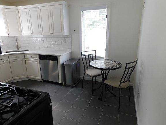 4th image of 1524 Emmons Ave