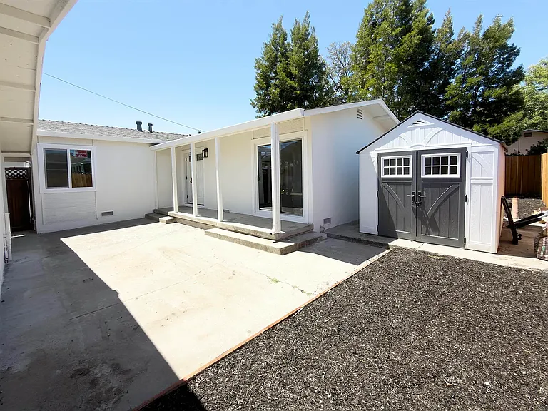 43387 Lindenwood St — Photo 11