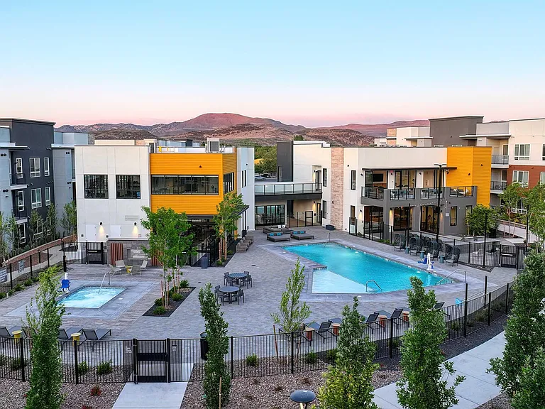 Halcyon Apartments — Photo 10