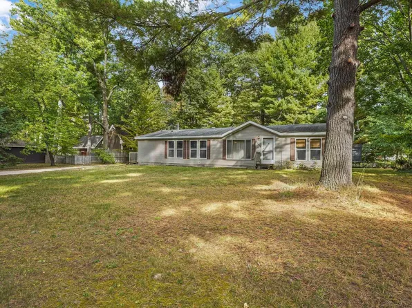 3988 Evelyn St, Traverse City, MI 49686