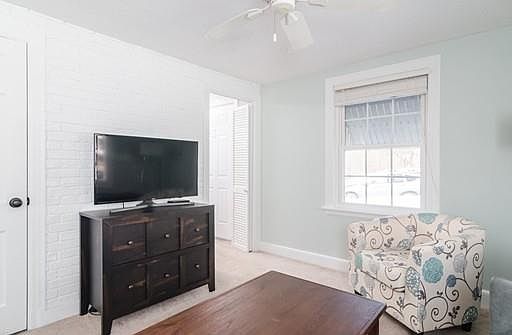 5th image of 72 Roberts Dr