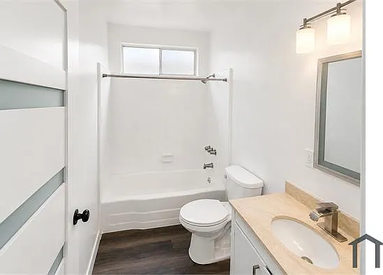 5550 Denny Ave #102 — Photo 7