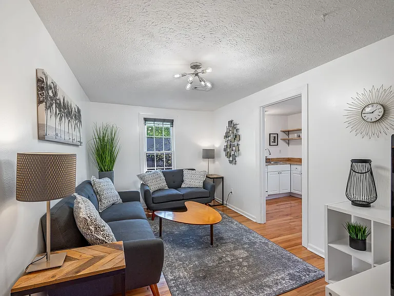 1022 Granada Ave #B — Photo 3