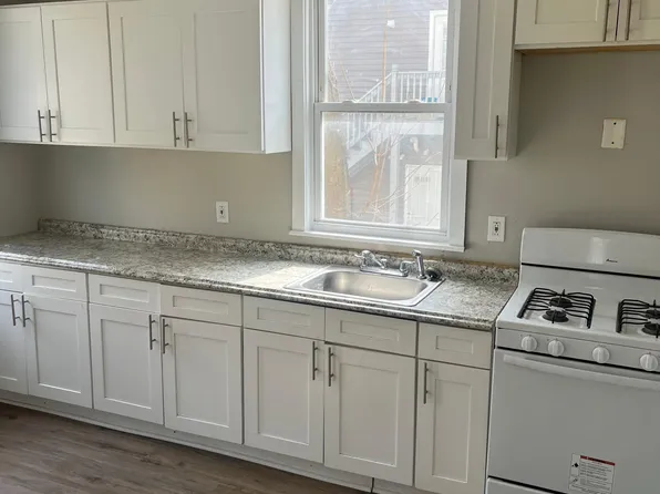 75 Clarke Avenue image 2 of 4