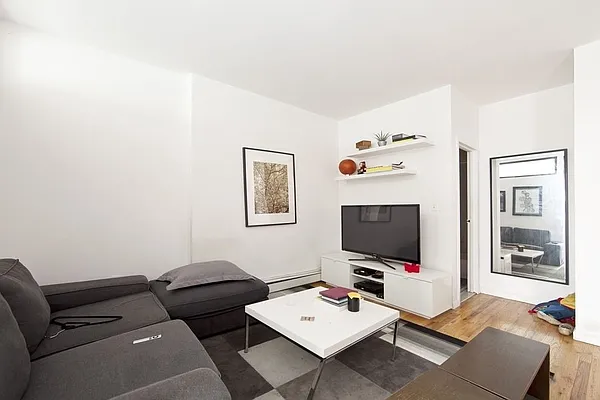 Rented by R New York | media 7