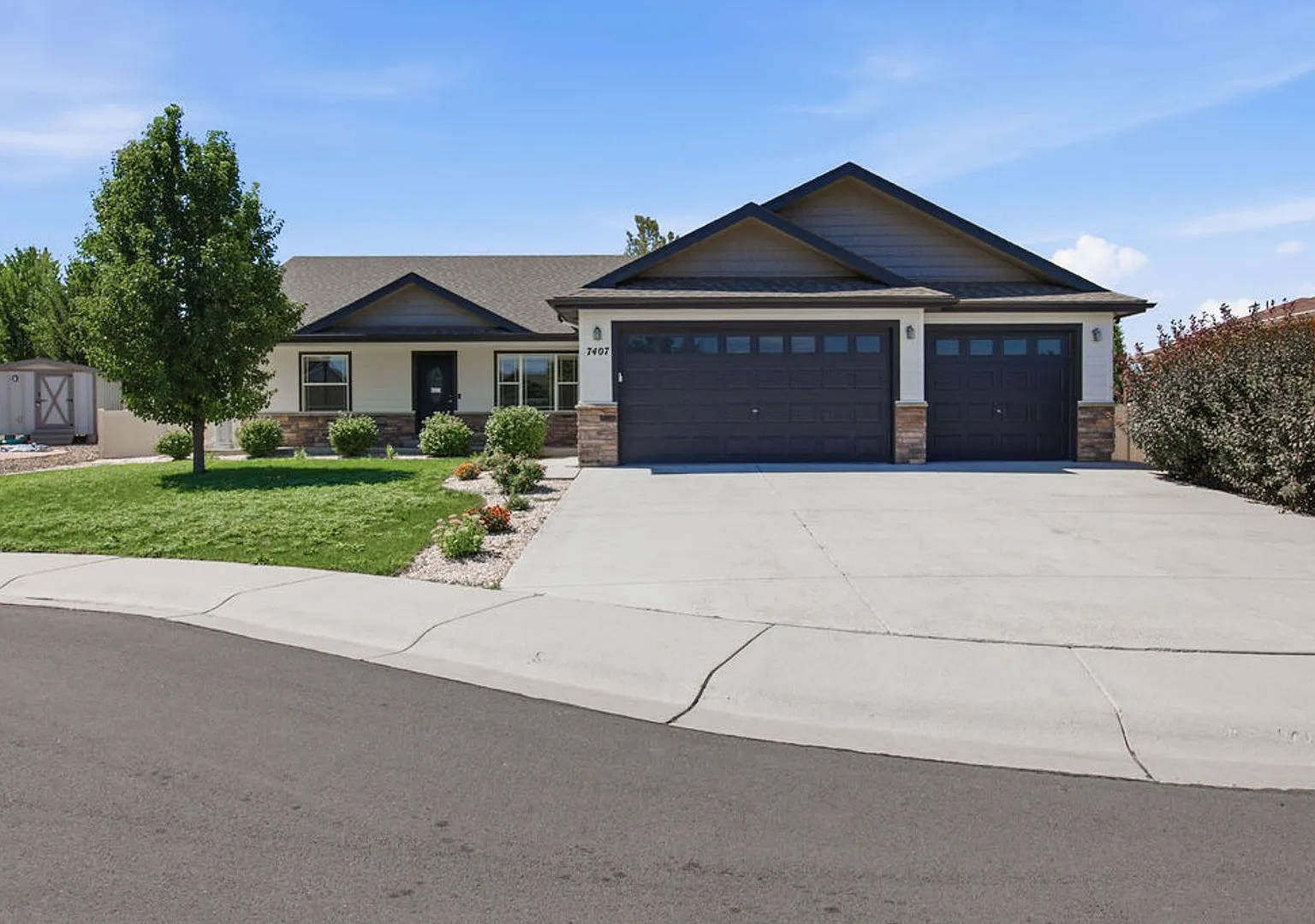 3 Bedroom Ranch in Windsor, Cul-de-Sac — Photo 1