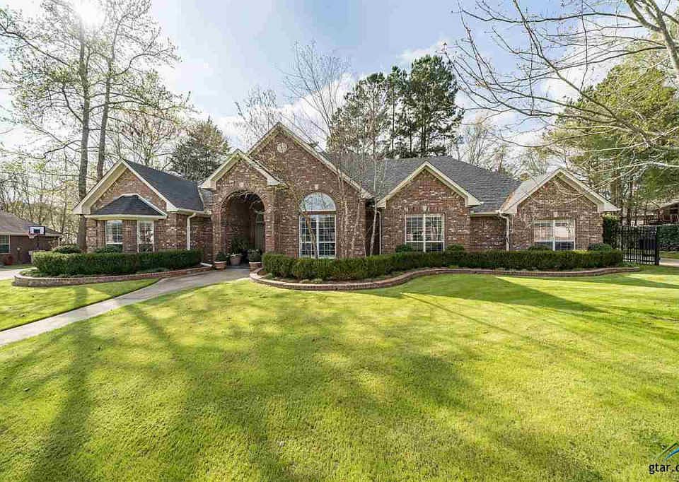 1st image of 1882 Old Oak Dr