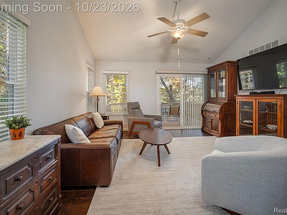 5th image of 30718 Tanglewood Dr