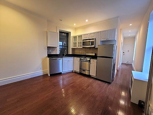 1st image of 131 Thompson St #6X
