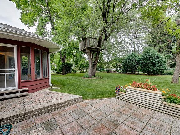 4th image of 394 E Horseshoe Dr