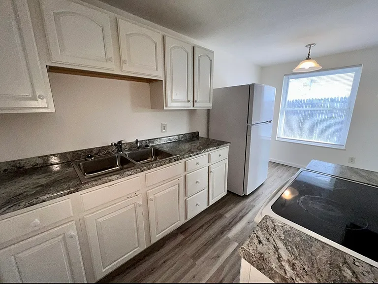 117 Van Horne St #115 — Photo 5