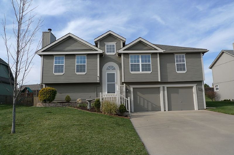 1st image of 4424 NE Blue Jay Dr