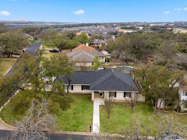 Beautiful updated 4 Bdr 2 Bth Home in Established Georgetown Neighborhood.