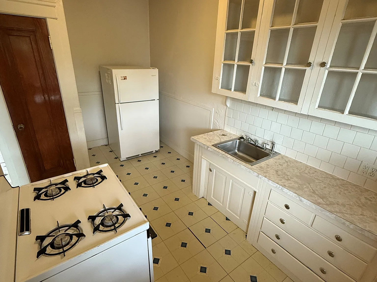 1 bed, 750 sqft, $1,350 — Photo 2