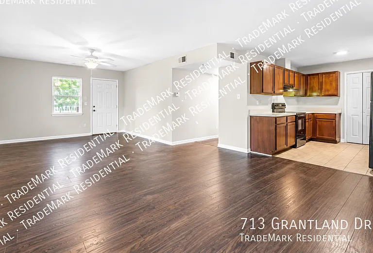 713 Grantland Dr — Photo 1