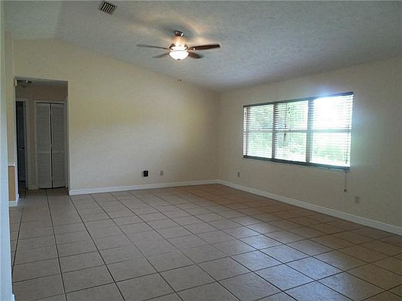 3rd image of 367 SE Fallon Dr