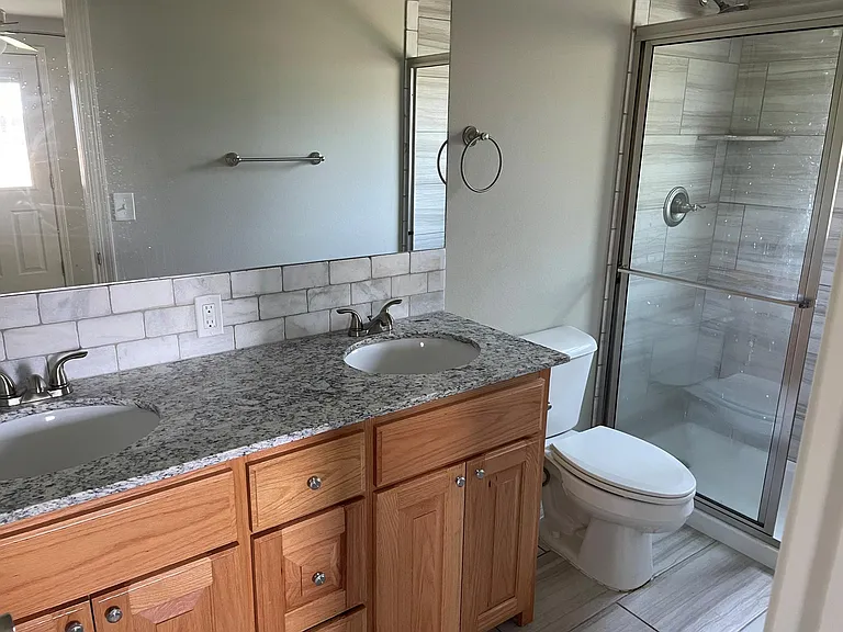 703 Southwest Ave — Photo 8