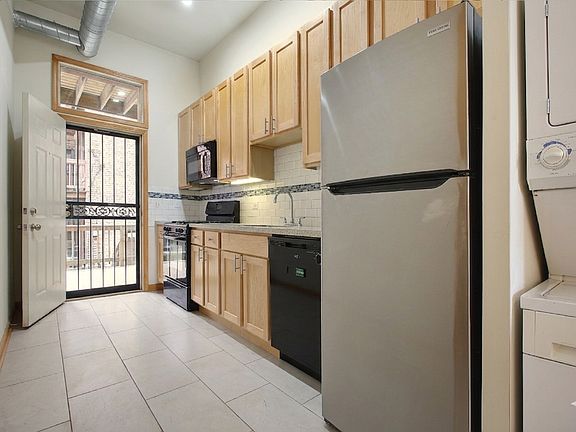 4th image of 1008 S Loomis St