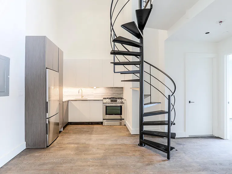 146 Erasmus St #3C — Photo 1