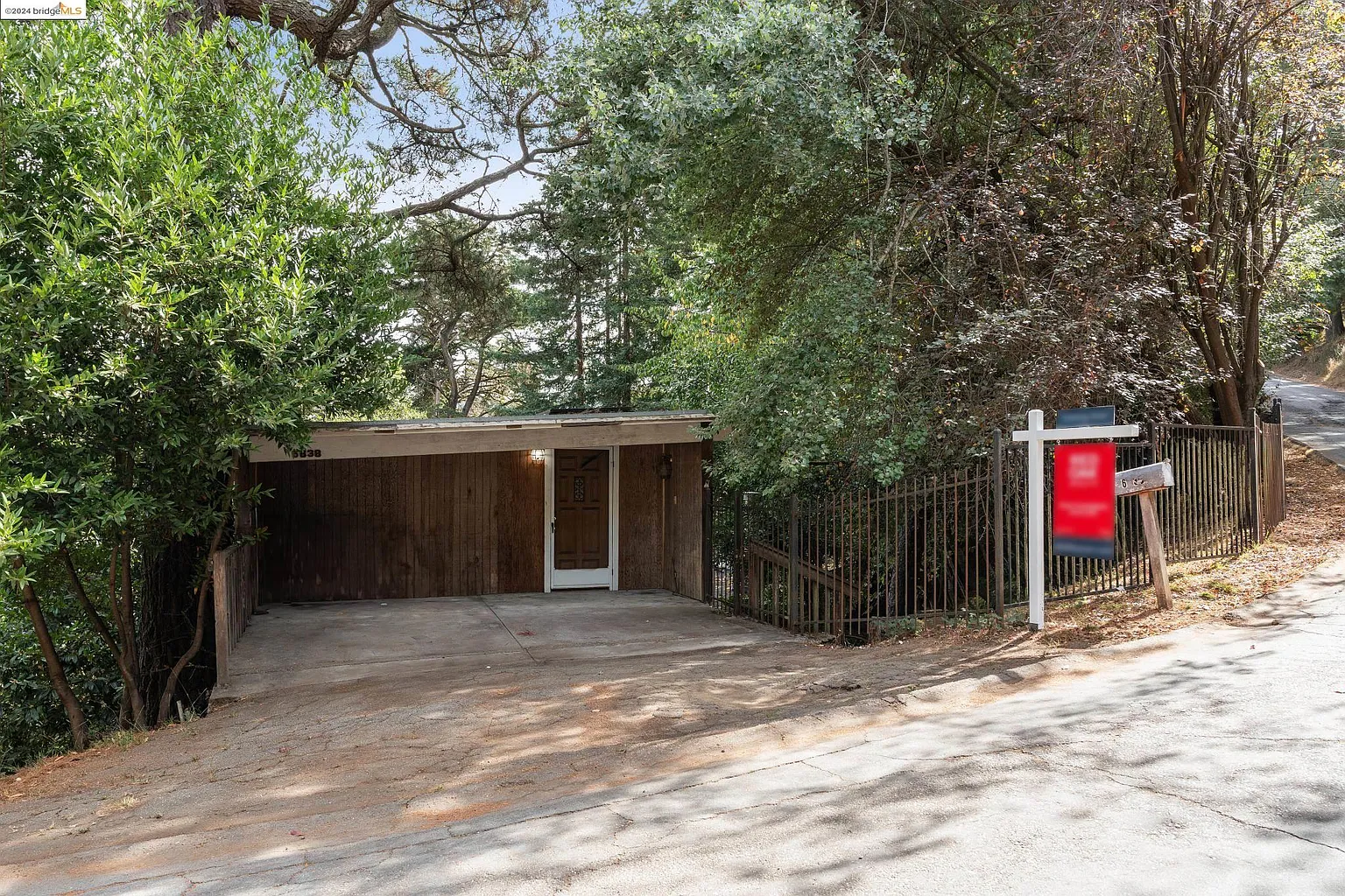 6838 Saroni Dr photo 1