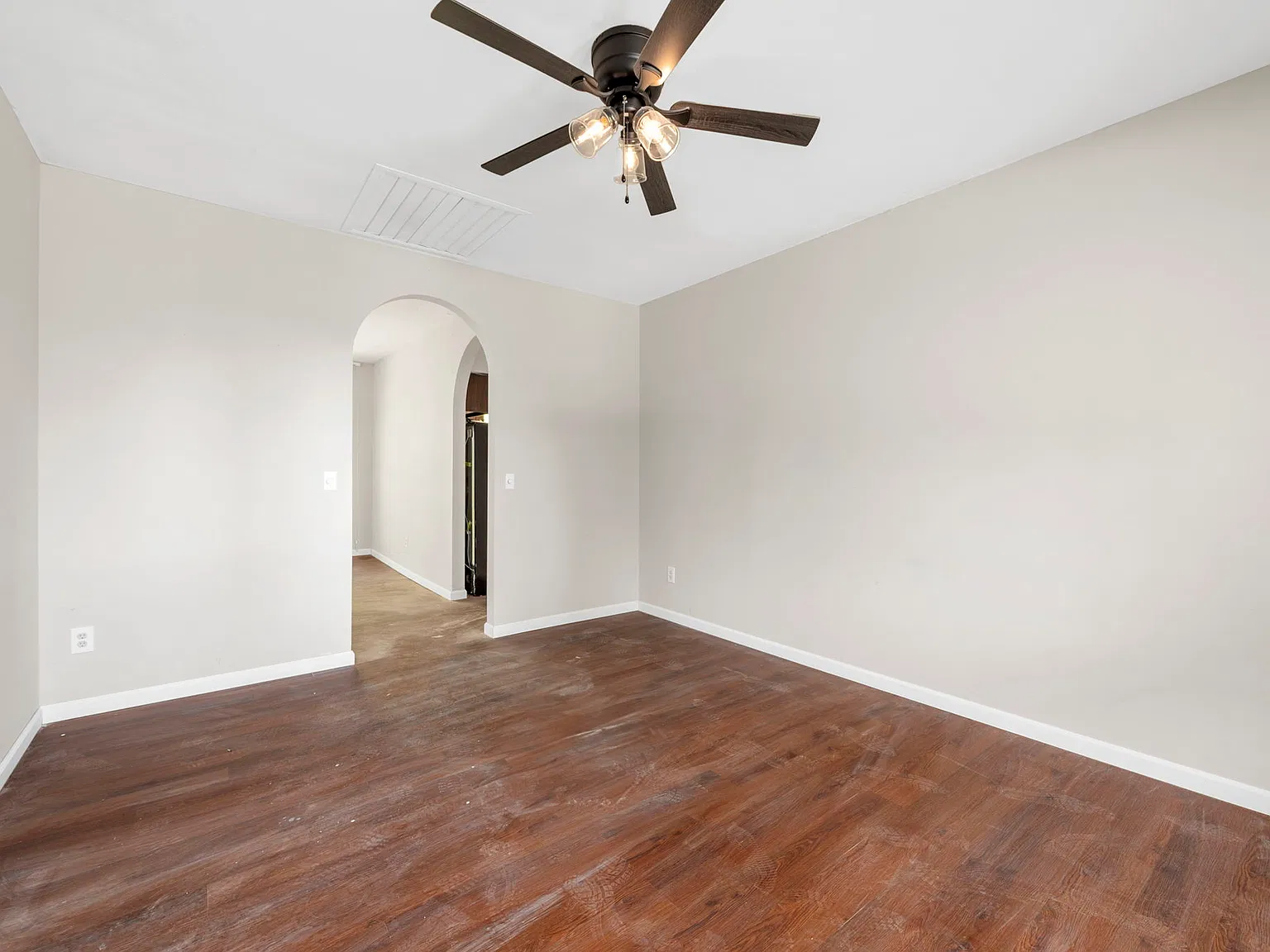 3 bed, 2910 sqft, $2,500 — Photo 4
