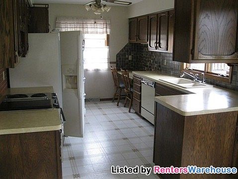 4th image of 251 10th Ave S